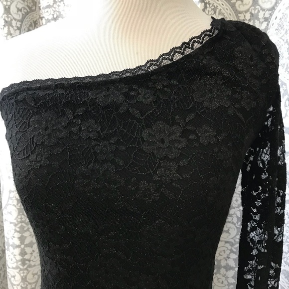 2b BEBE LACE DRESS WITH GOLD THREADING NYE Dress - Picture 3 of 7